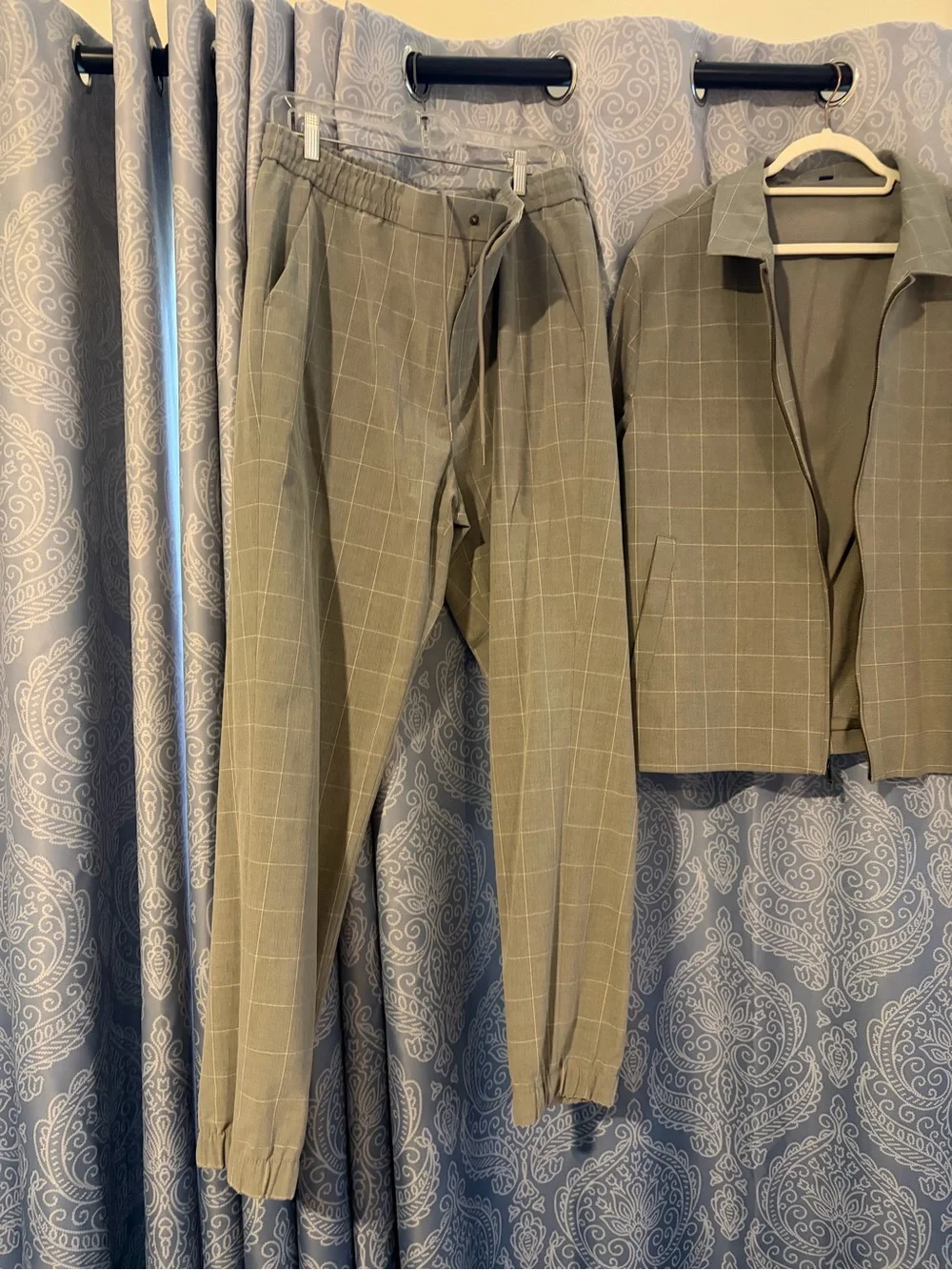 Two-Piece Plaid Jacket and Jogger Suit Set - Grey